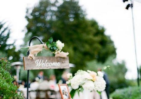 Welcome zone at the wedding: we meet guests